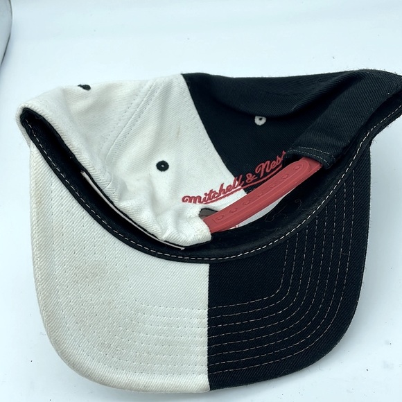 Raptors 50/50 Mitchell&Ness - Picture 2 of 5